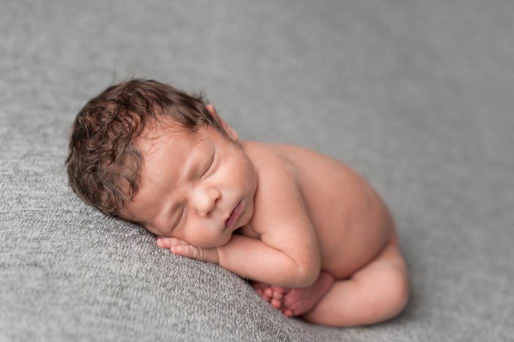 curled up newborn pose